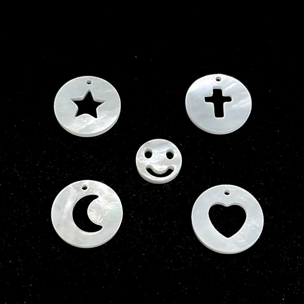 colgante círculo estrella cruz luna corazón carita nacar / unidad1