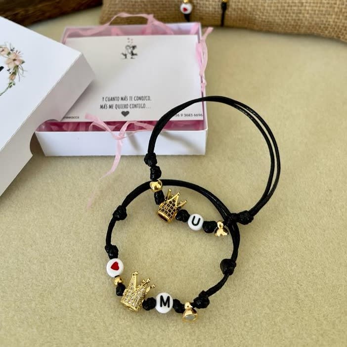 Regalos San Valentin pulseras pareja corona inicial imán / set2