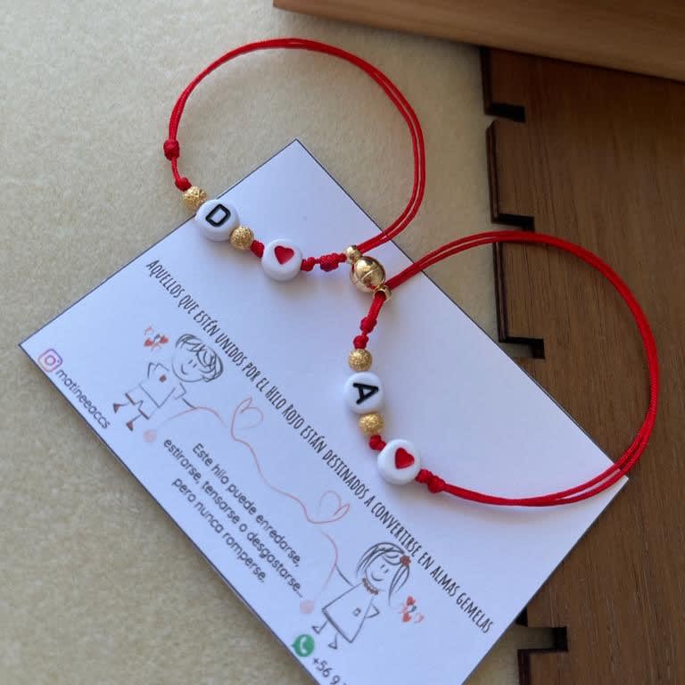 Regalos San Valentin pulseras pareja hilito rojo imán inicial / set1