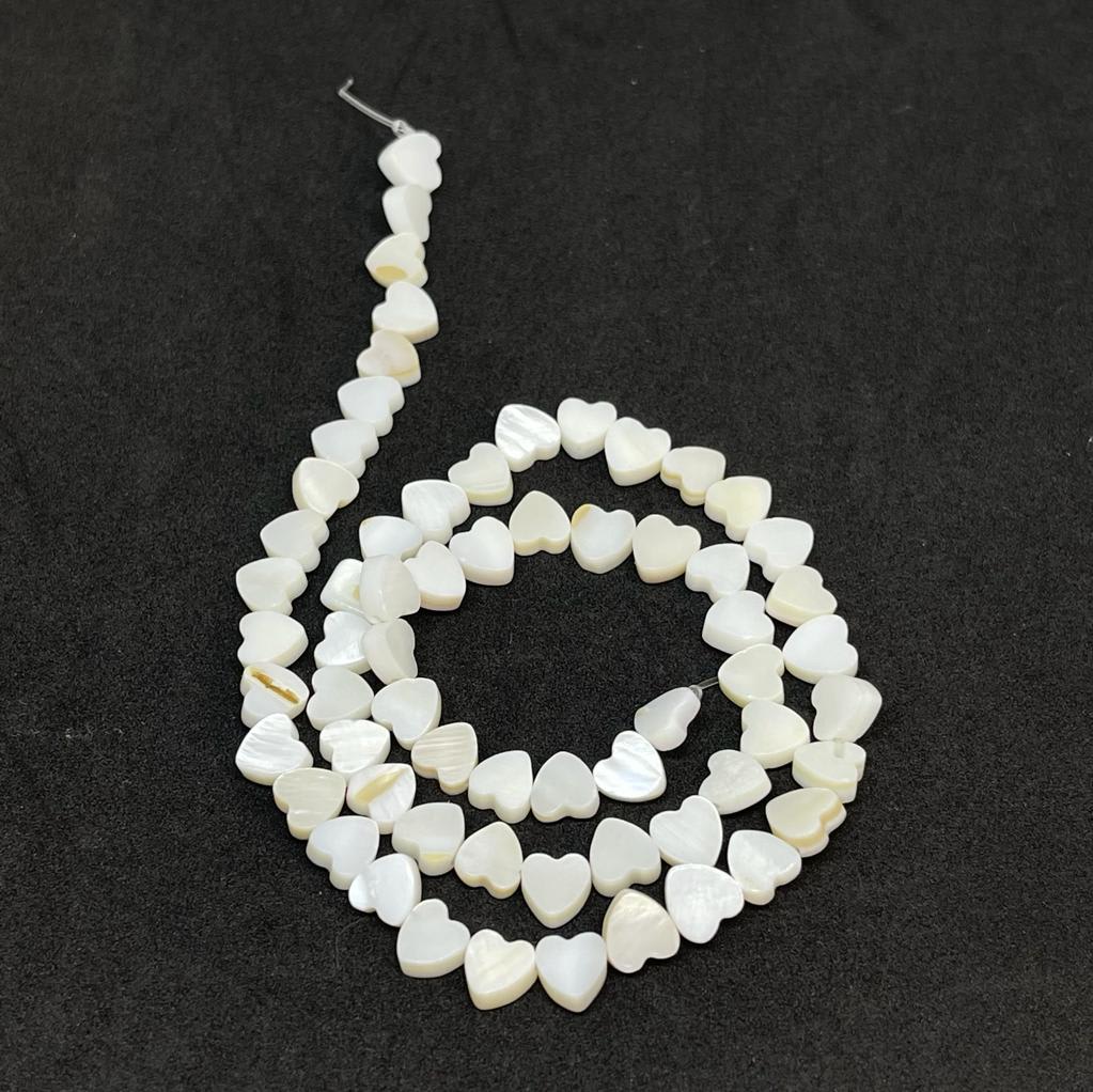 Abalorios cuentas figura corazón nacar 6-10 mm2