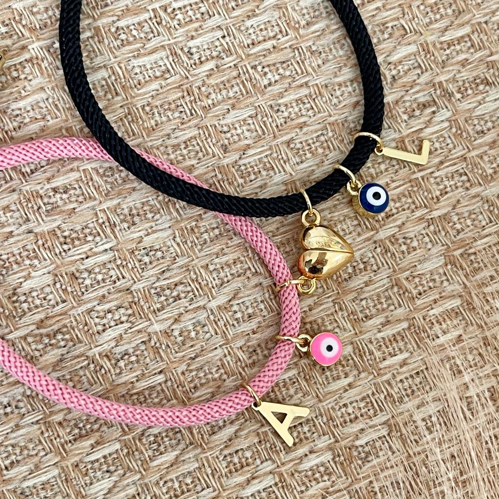 Set de pulseras pareja inicial corazón imantado ojo turco / set3