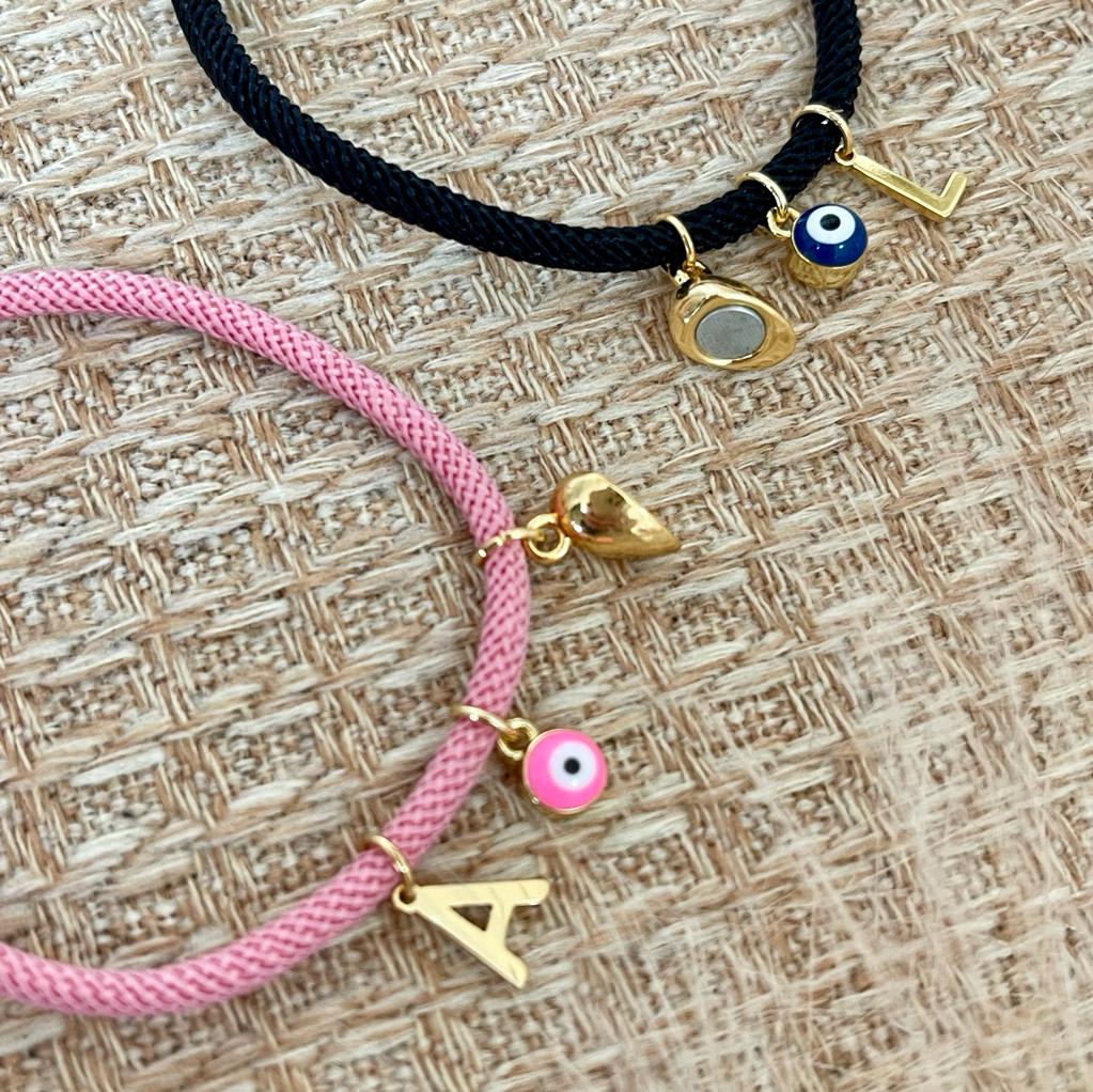 Set de pulseras pareja inicial corazón imantado ojo turco / set2