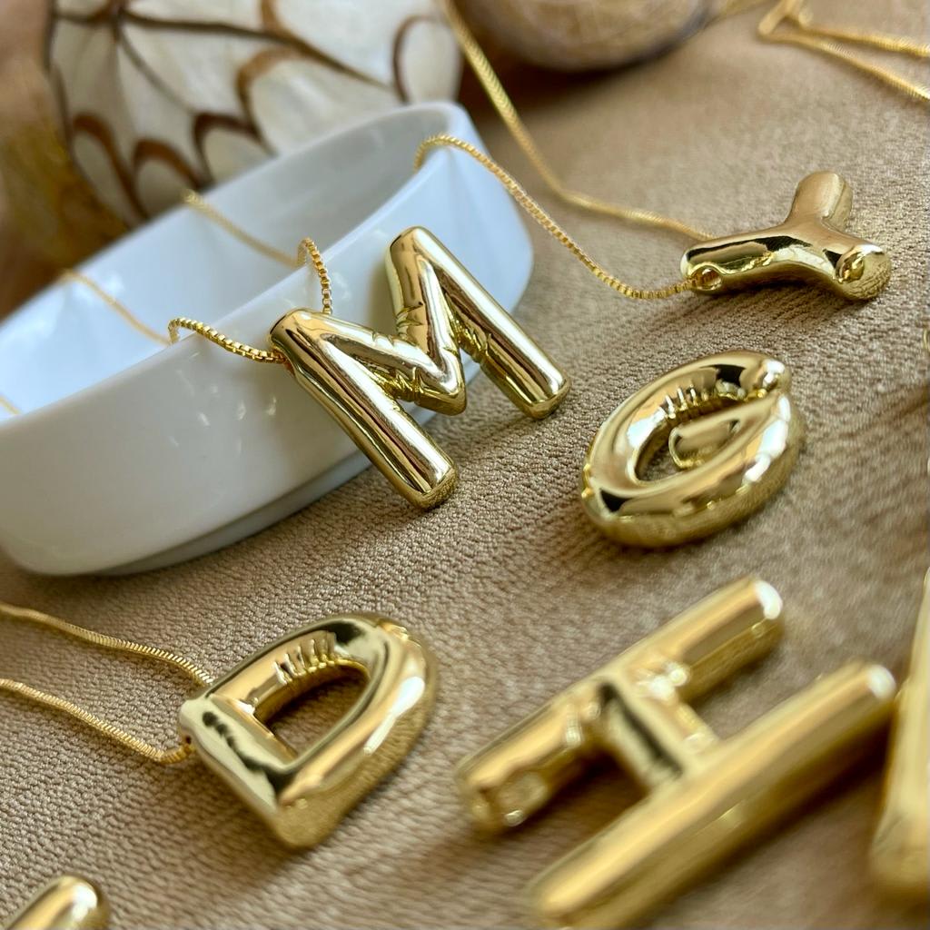 Collar ajustable con Maxi letra Inicial 23 mm baño de oro / unidad1