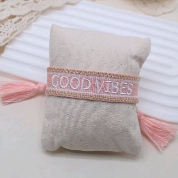 Pulsera ajustable de tela género con palabra bordada / unidad7