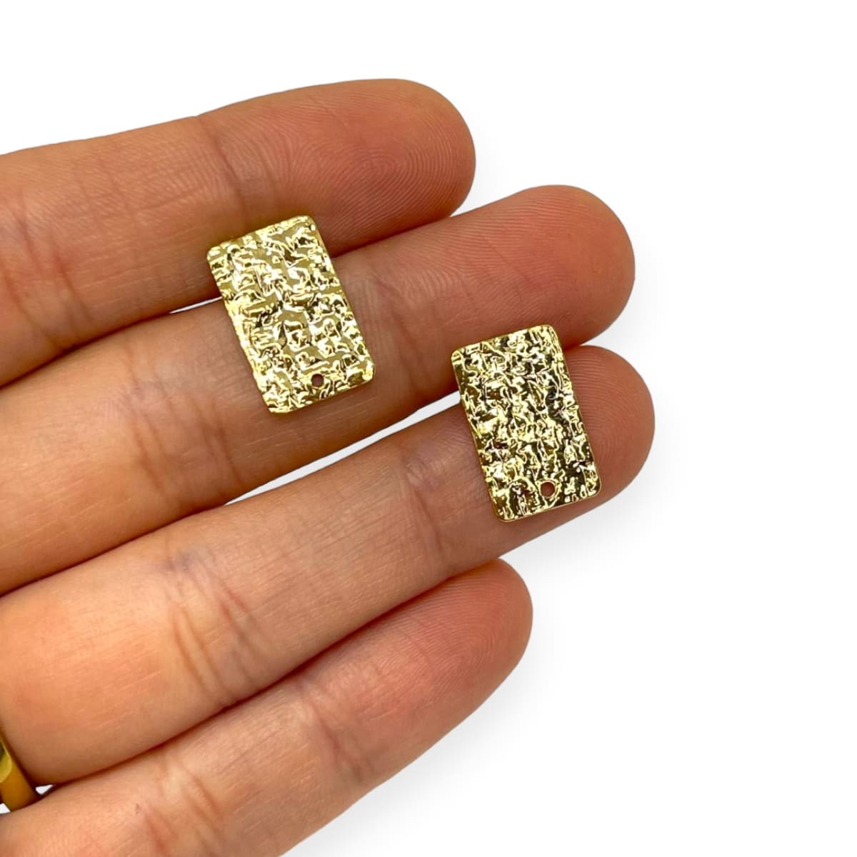 Base de aros topito rectángulo texturizado baño de oro / par2