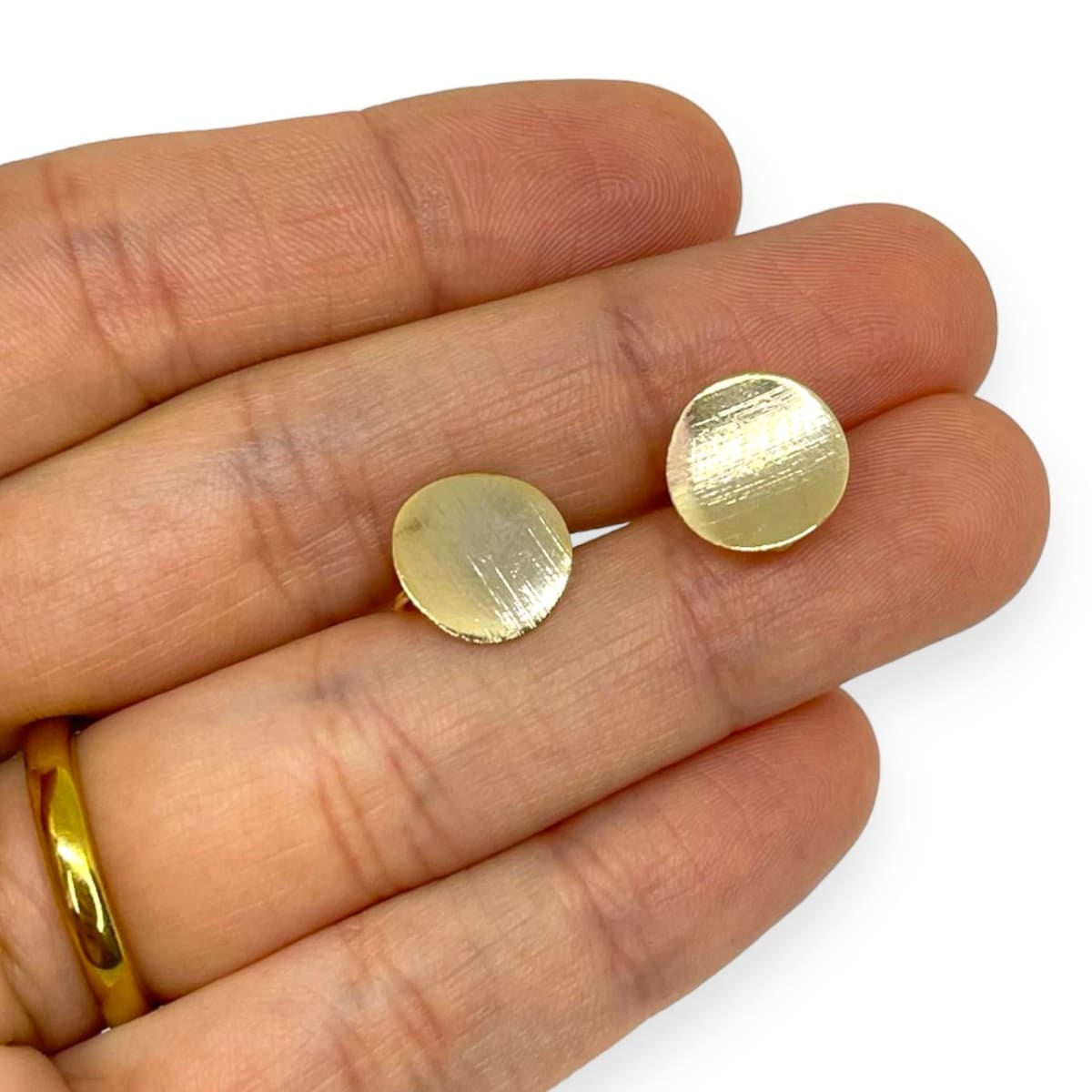 Base de aros topito redondo curvo martillado baño de oro / par2