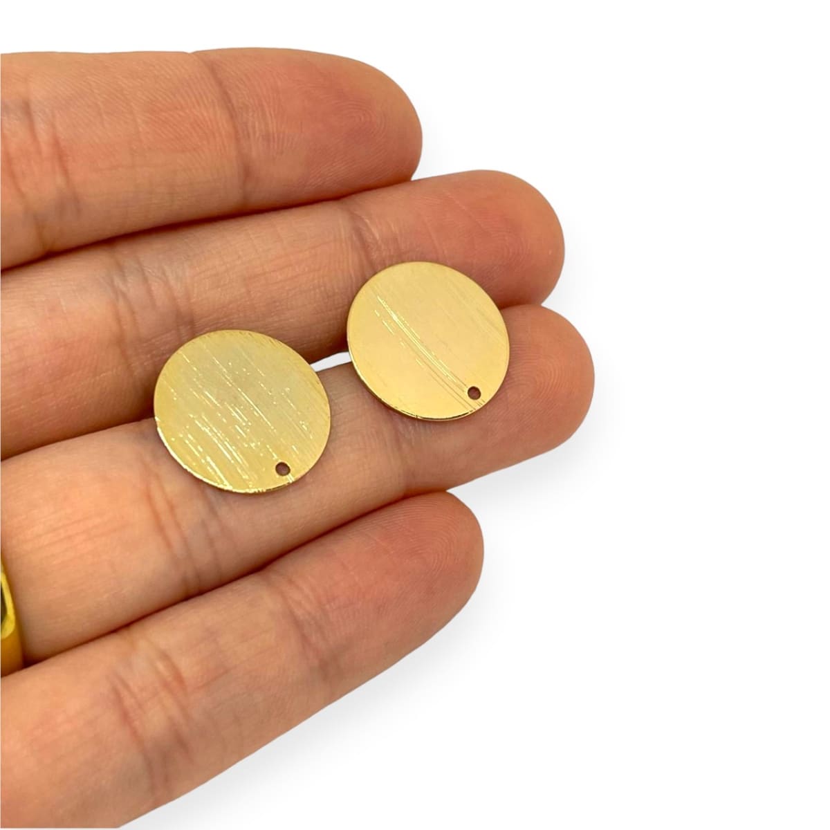 Base de aros topito redondo martillado baño de oro / par2