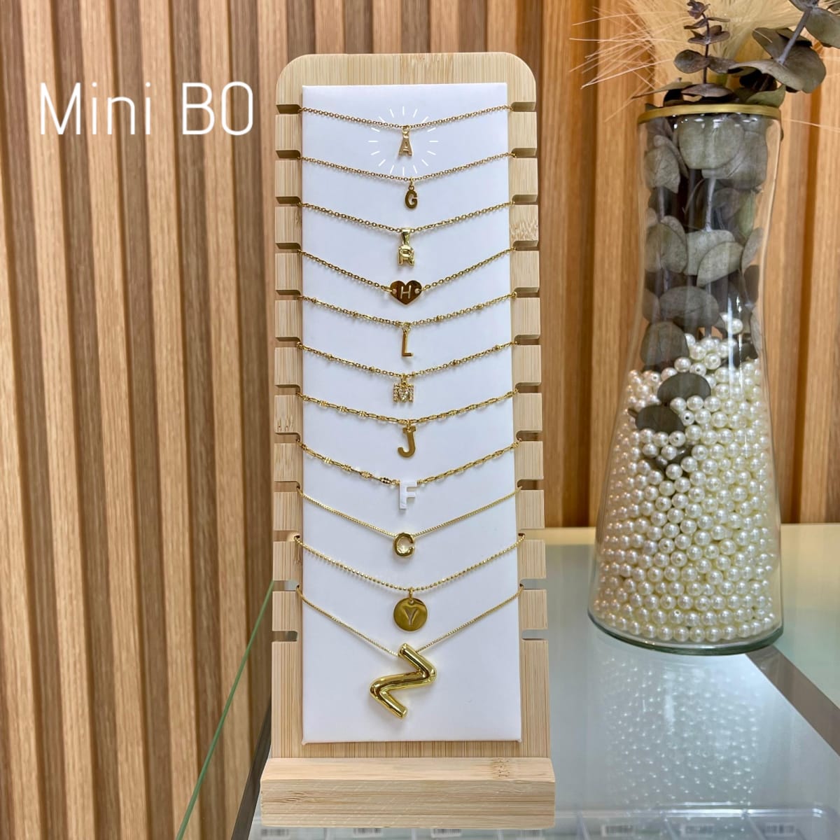 Collar con letra inicial VTE / unidad3