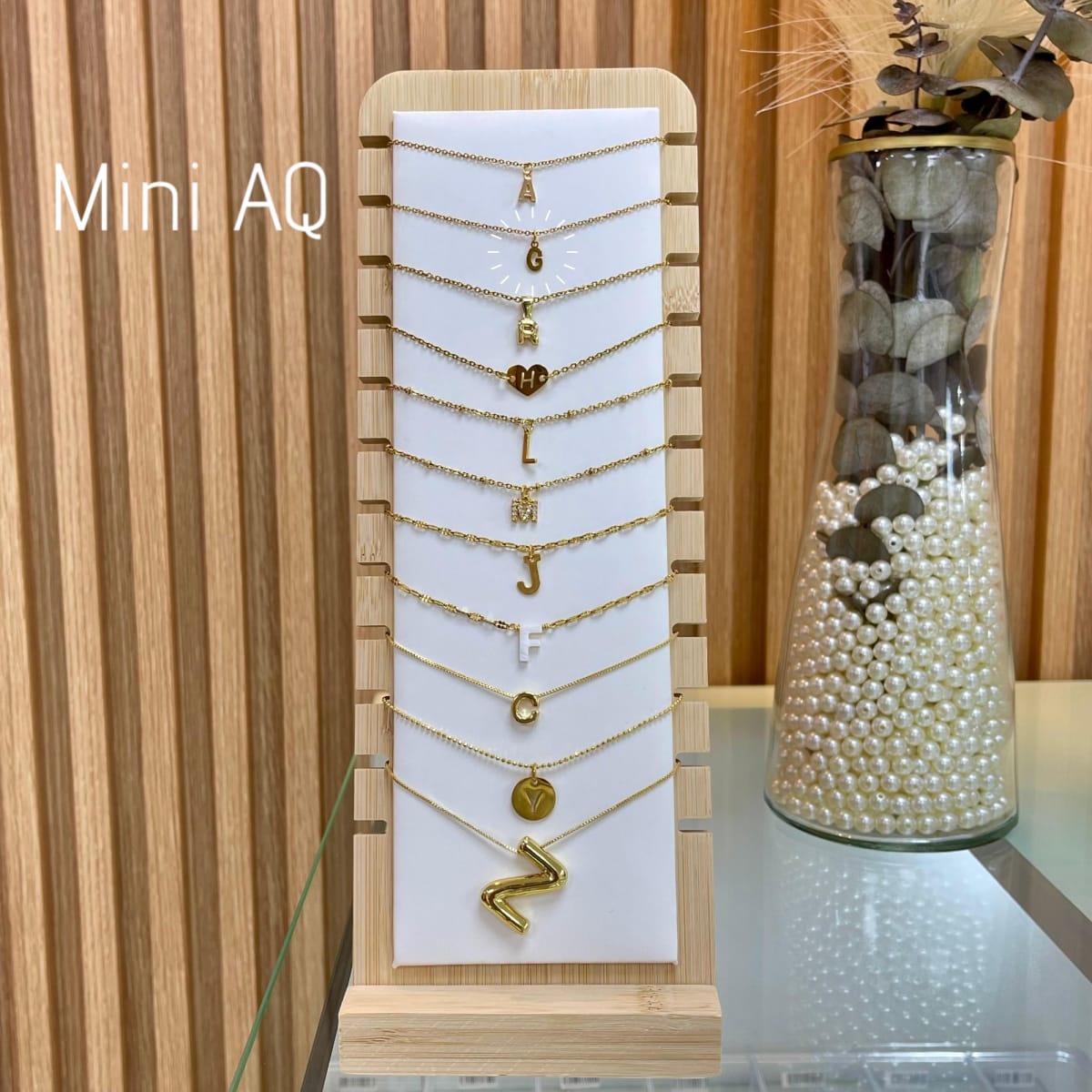 Collar con letra inicial VTE / unidad4