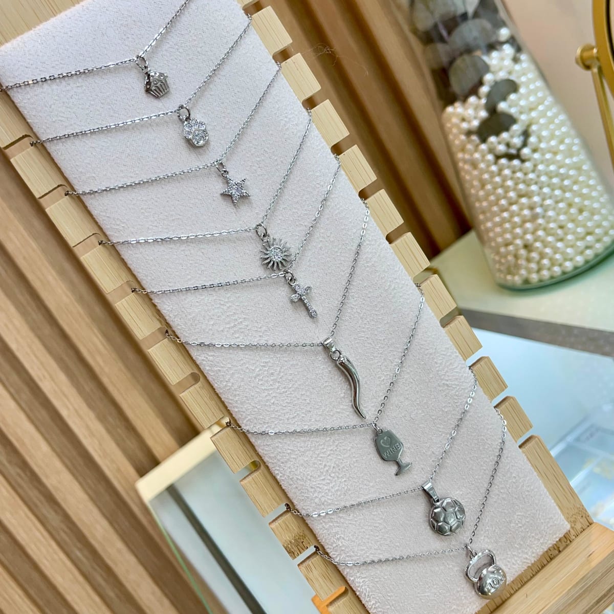 Collar con colgante plateado VTE / unidad2