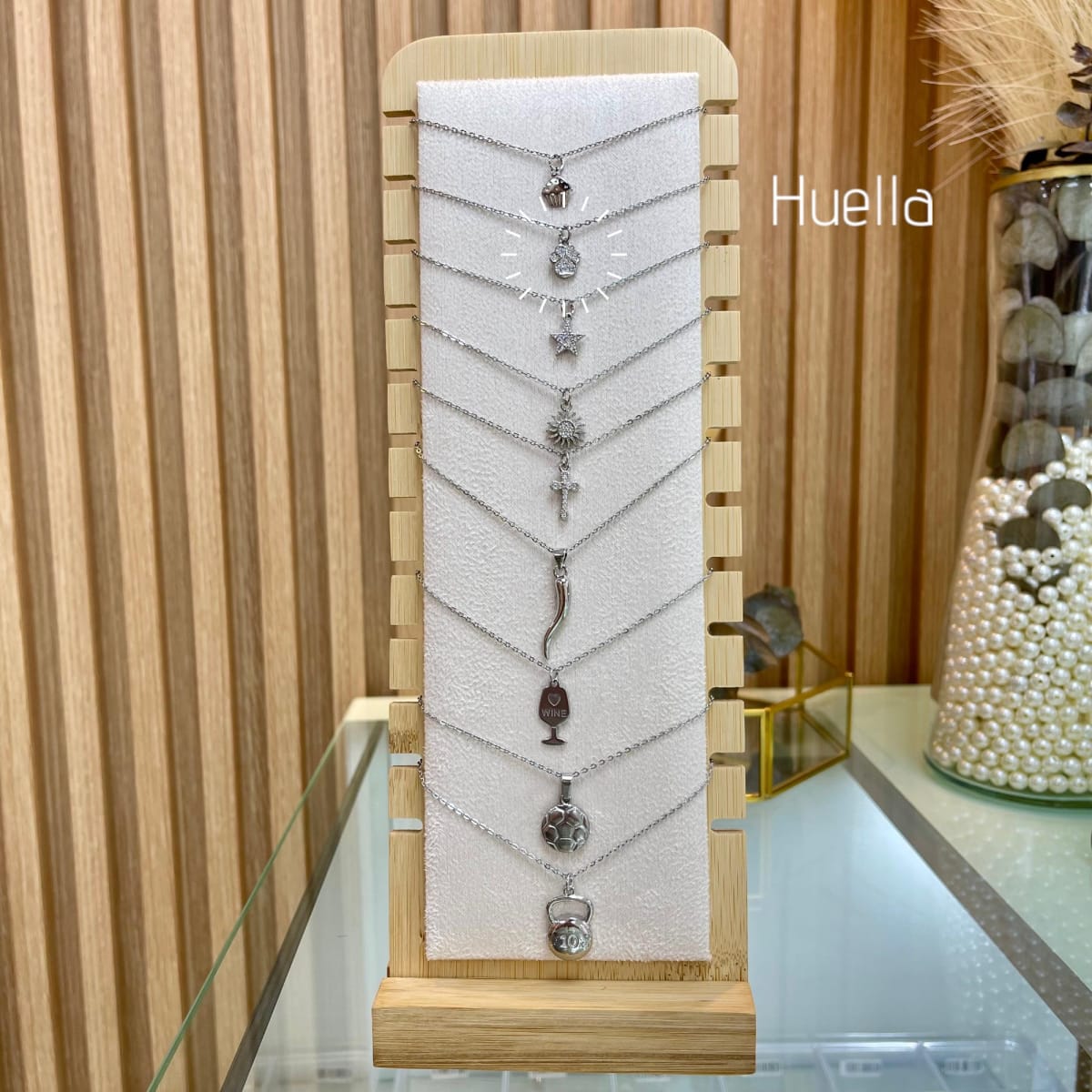 Collar con colgante plateado VTE / unidad4