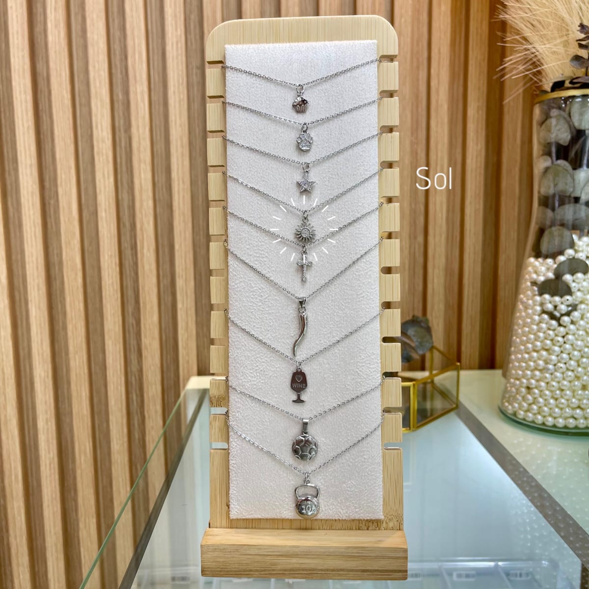 Collar con colgante plateado VTE / unidad6