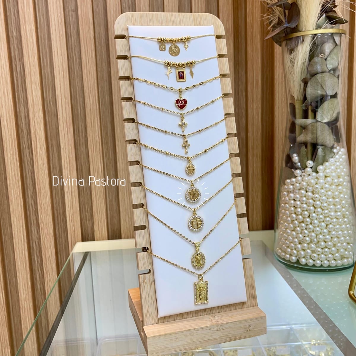 Collar con colgante dorado religioso VTE / unidad8