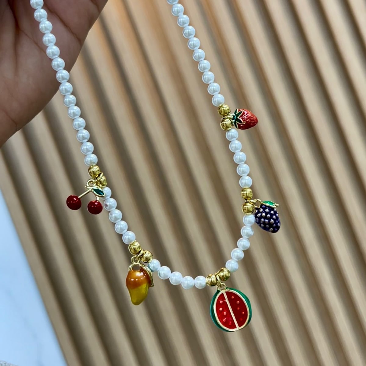 Collar con perlas y frutas vte / unidad2