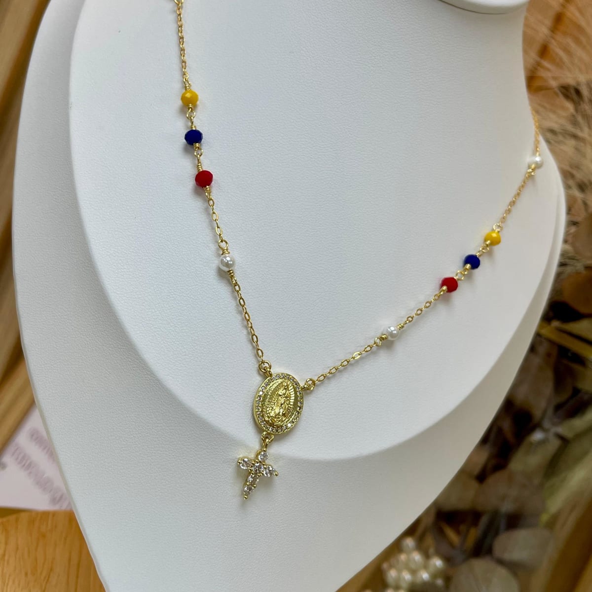 Collar tricolor venezuela con virgen y cruz vte / unidad2