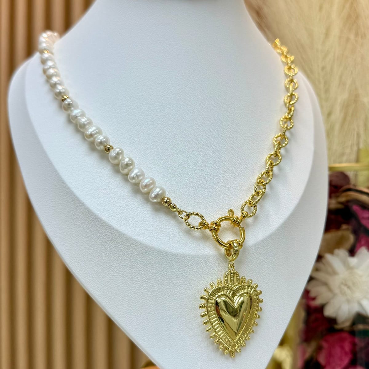 Collar perlas y cadena texturizada con maxi corazón / unidad1