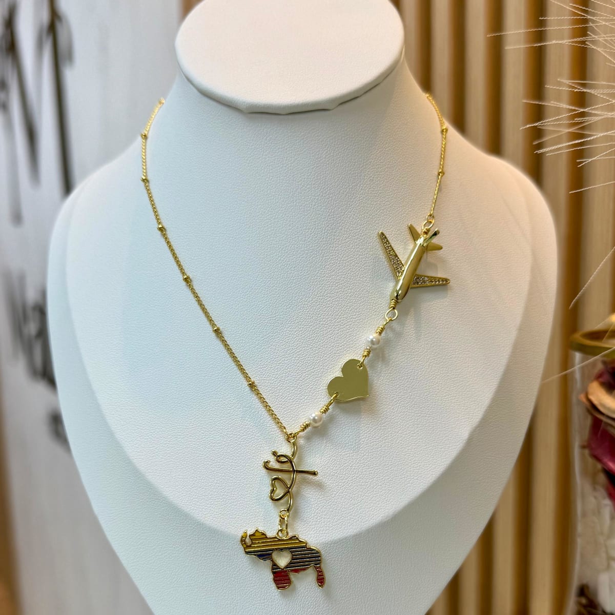 Collar tricolor con mapa de venezuela baño de oro / unidad1