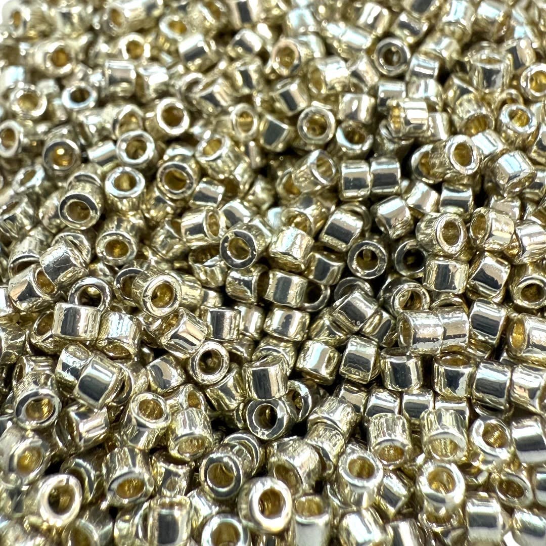 Cuentas de miyuki delica 11/0 mostacilla duracoat galvanized silver / gramo1