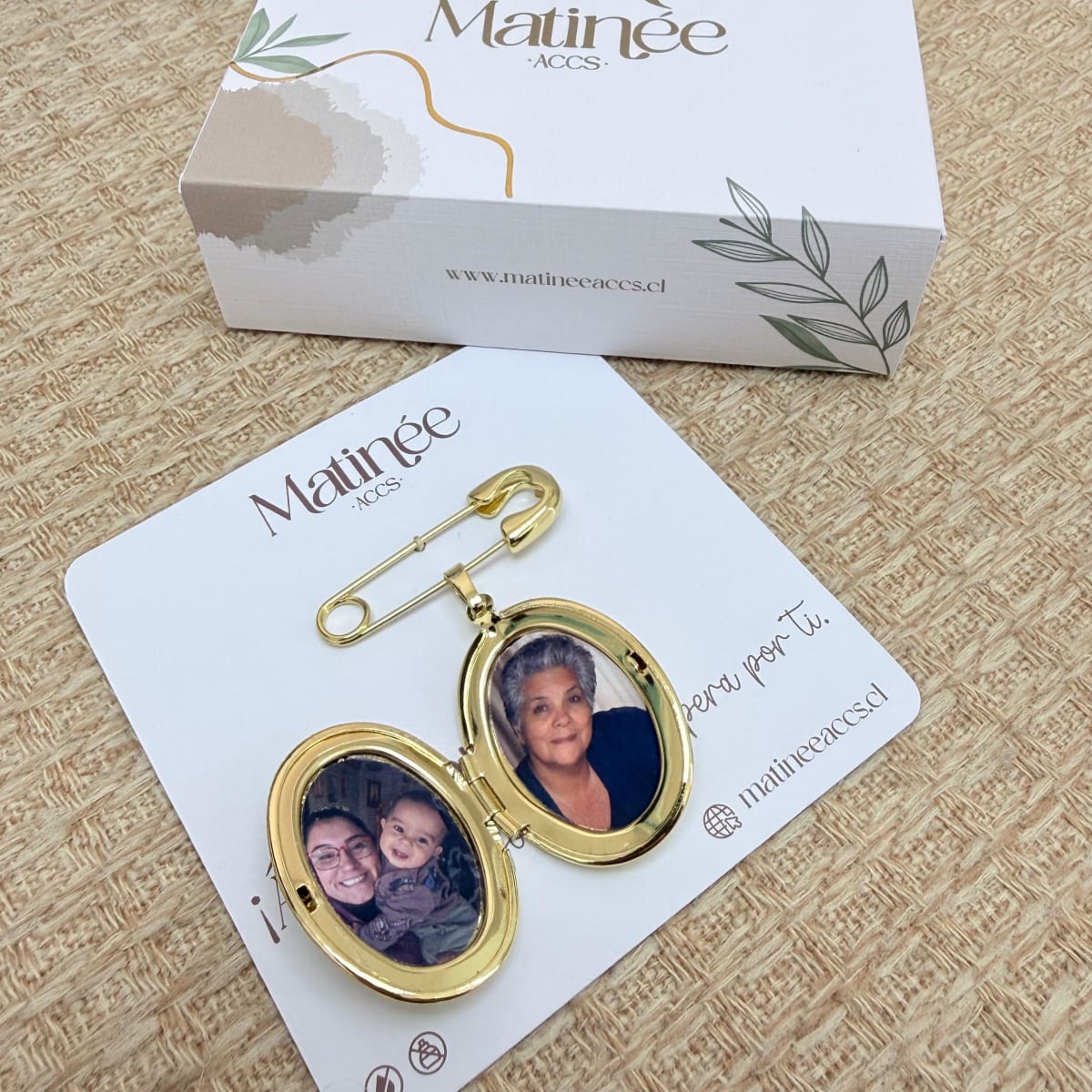 Broche Pin con relicario ovalado dos fotos personalizado dorado / unidad1