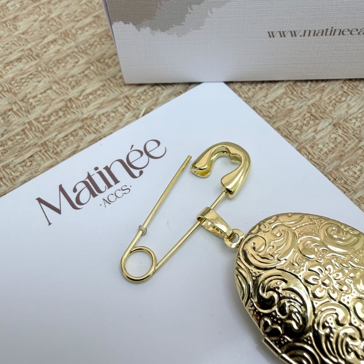 Broche Pin con relicario ovalado dos fotos personalizado dorado / unidad4