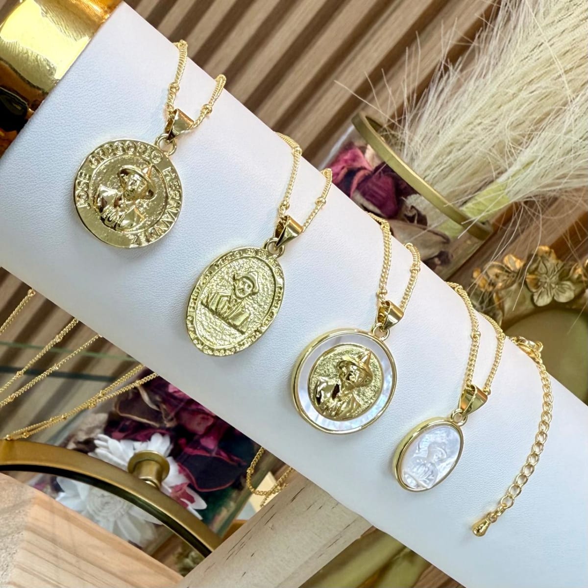 Collar San José Gregorio Hernández baño de oro / unidad1