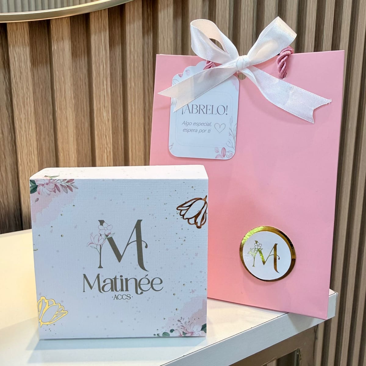 Broche Pin con relicario ovalado dos fotos personalizado dorado / unidad2