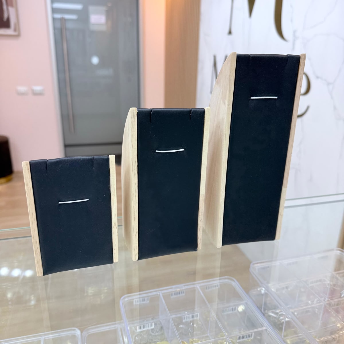 Set 3 exhibidores forma de arco madera eco cuero negro / set4