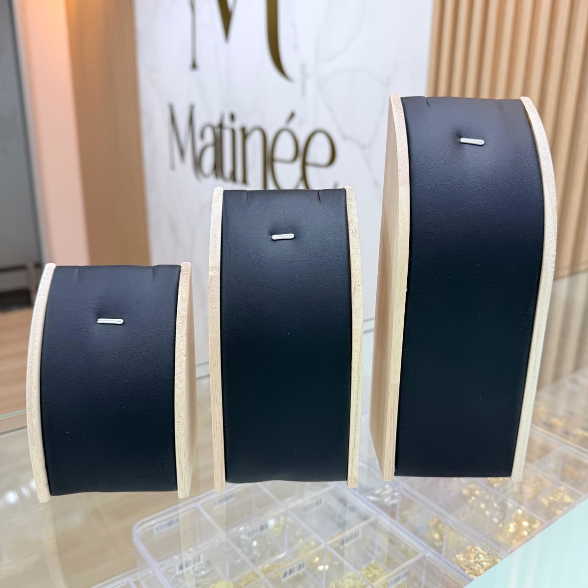 Set 3 exhibidores forma de arco madera eco cuero negro / set5