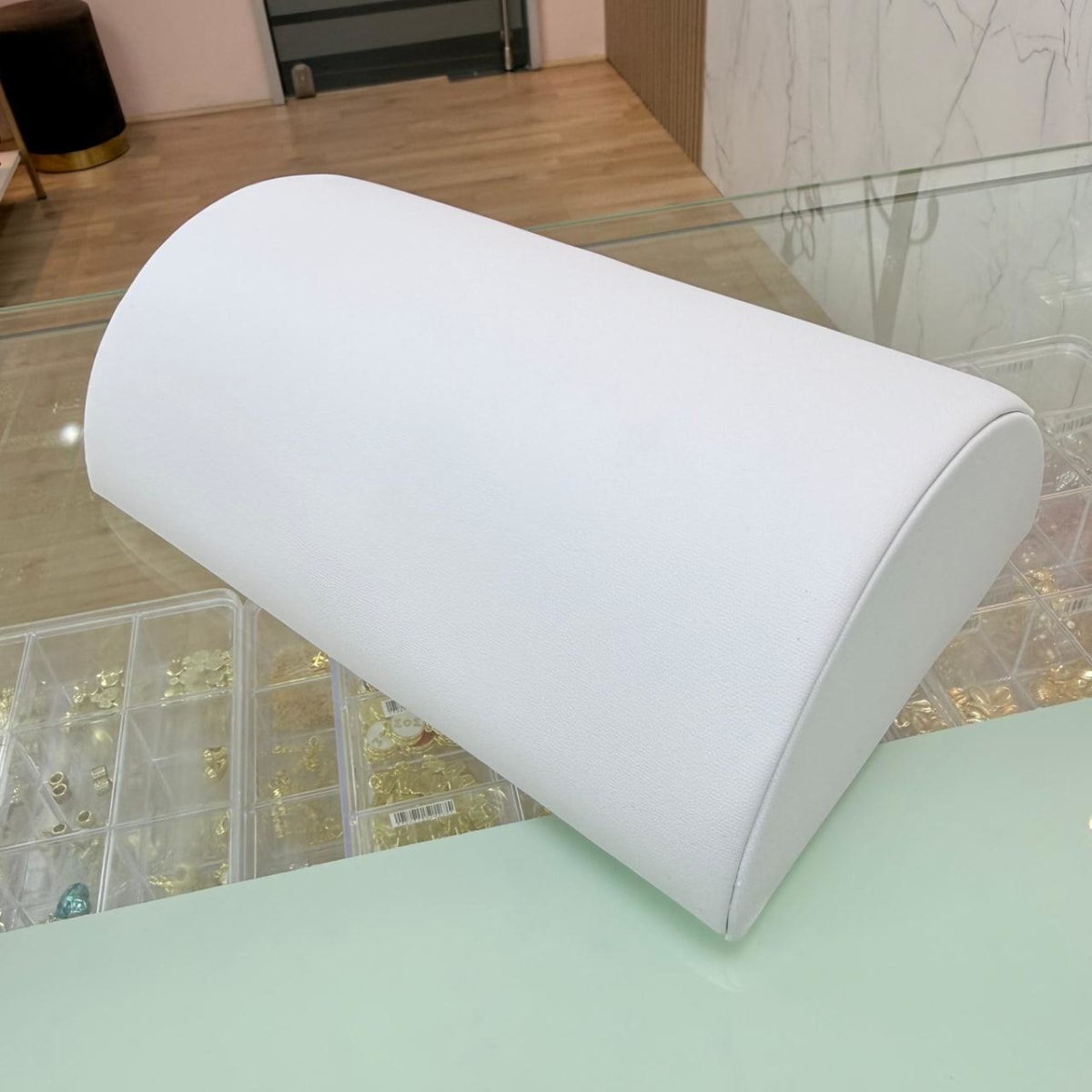 Exhibidor medio cilindro eco cuero Blanco / unidad4