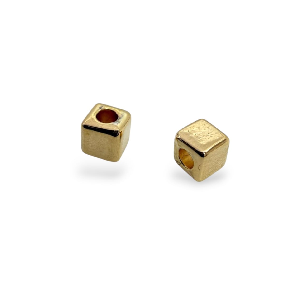 Separador cubo 2.5 mm baño de oro 18k / gramo1