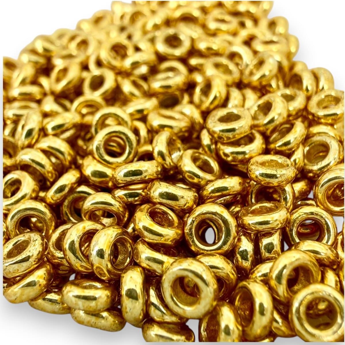 Cuentas mostacilla miyuki spacer 3x1.3 mm dorado duracoat galvanizado / gramo3