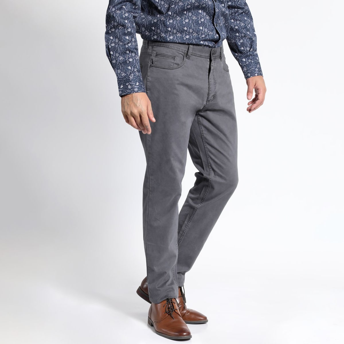 PANTALÓN HOMBRE GABARDINA 5 BOLSILLOS GARMENT DYE GRIS – ESTILO VINTAGE Y COMODIDAD MODERNA I3213N0041