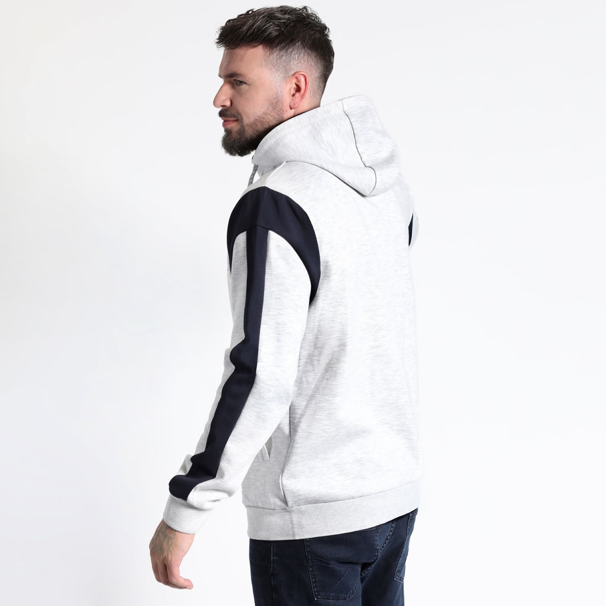 POLERON CON CAPUCHA GRIS CLARO – ESTILO Y COMODIDAD PARA TU DIA A DIA I3020N0012