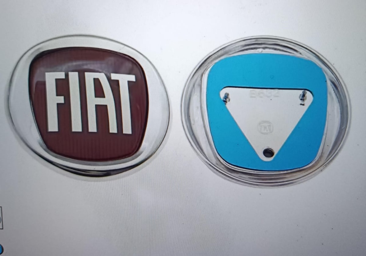 Emblema/logo Fiat 9.5 Cm- Metálico Cromado 2 Pins3