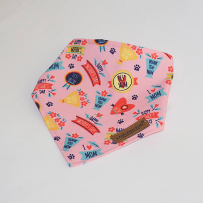 Yupi The Pug - Bandana Mamá1