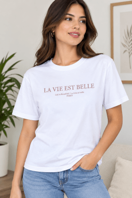 Camiseta manga corta con mensaje en el frente