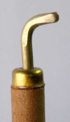 REPUJADOR METÁLICO MANGO DE MADERA TALINAY