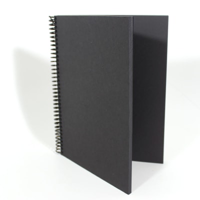 CUADERNO PAPEL NEGRO TAPA NEGRA 1/2 OFICIO 100 HOJAS