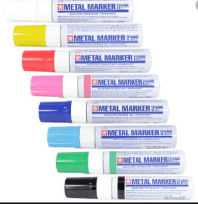 MARCADOR PARA METAL SAKURA PUNTA GRUESA 10MM AZUL CIELO