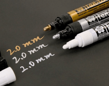 SAKURA MARCADOR PERMANENTE PEN TOUCH MEDIANO 2.0 MM BLANCO1