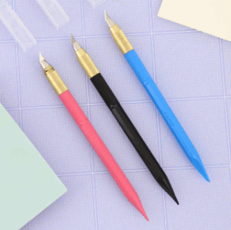 CUCHILLO BISTURÍ AK-5L TIPO LÁPIZ 30° CELESTE + 5 REPUESTOS OLFA3