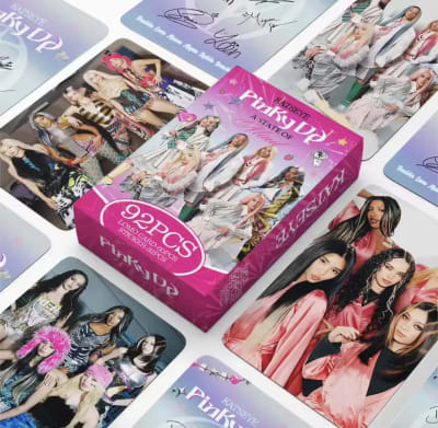Lomo Cards KATSEYE Pinky Up 92 Piezas Photocards Stickers