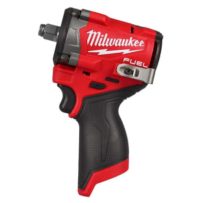 Llave de impacto Milwaukee M12 FUEL Stubby de 1/2