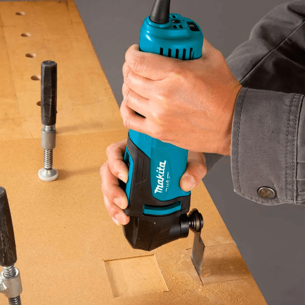 MULTIHERRAMIENTA 200W MT AZUL + 6 ACC. +MALETA MAKITA2