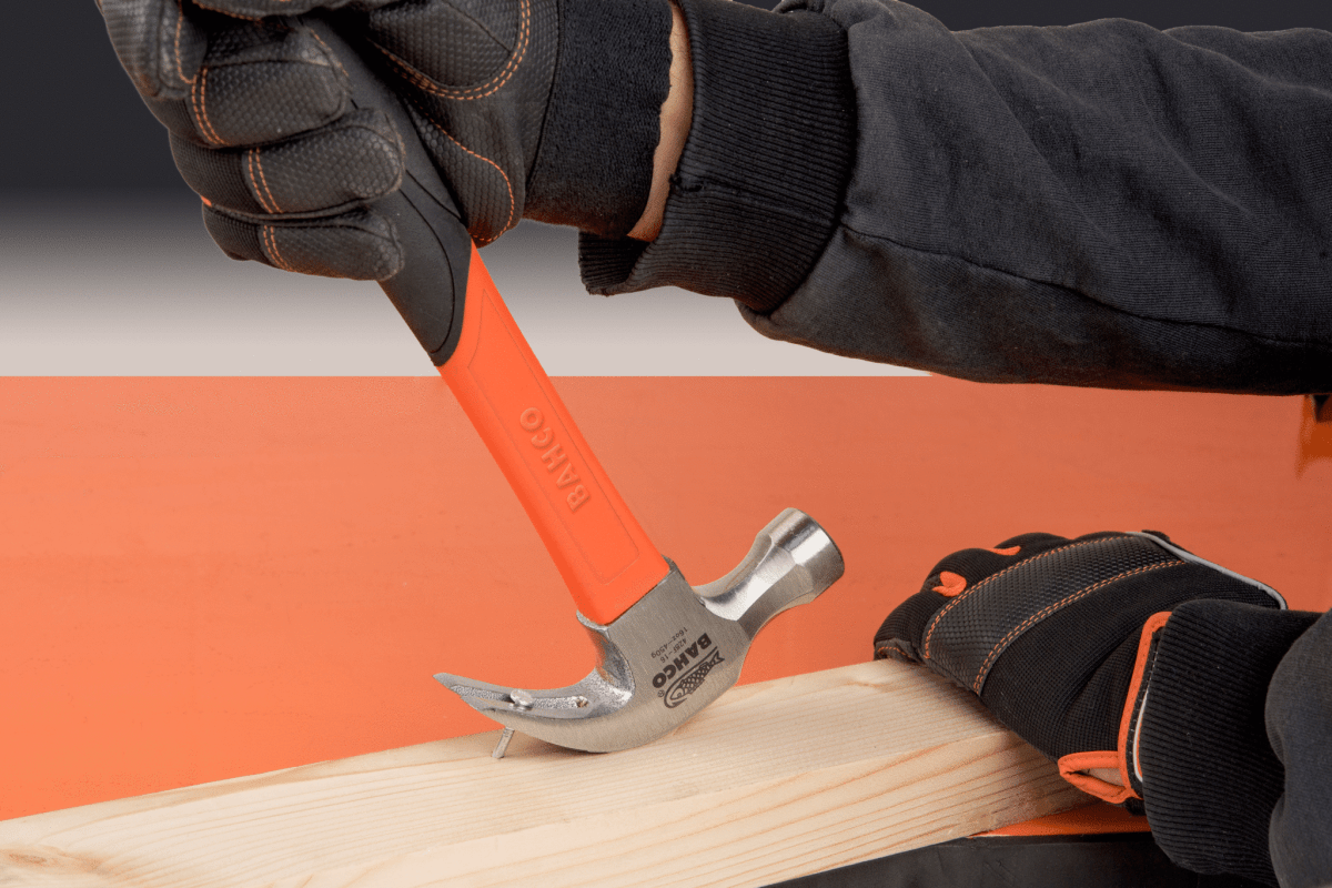 Martillo de uña con mango de goma y uñas curvadas 454g  428F1