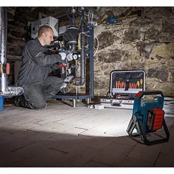 LINTERNA REFLECTOR BOSCH GLI 18V-1900 W SIN BATERÍA2