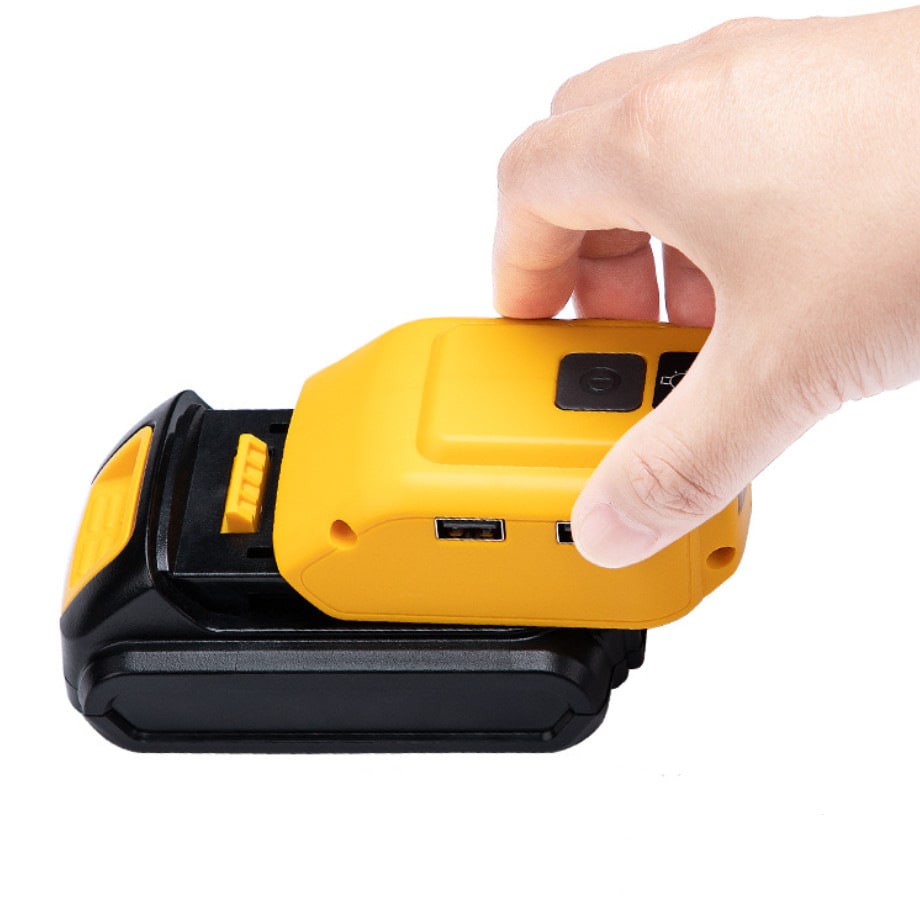 ADAPTADOR USB PARA CARGA CELULAR 5V 2.1A + LINTERNA PARA DEWALT DCB090DW8