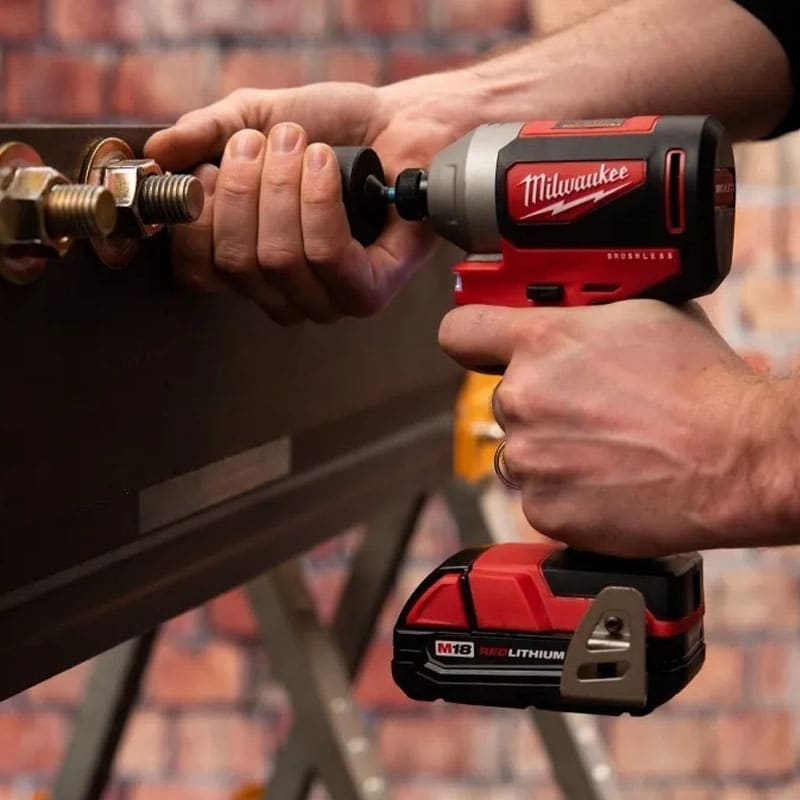 Combo Brushless Milwaukee 2900-259C de Taladro  2802-20 + Atornillador de Impacto 2850-201