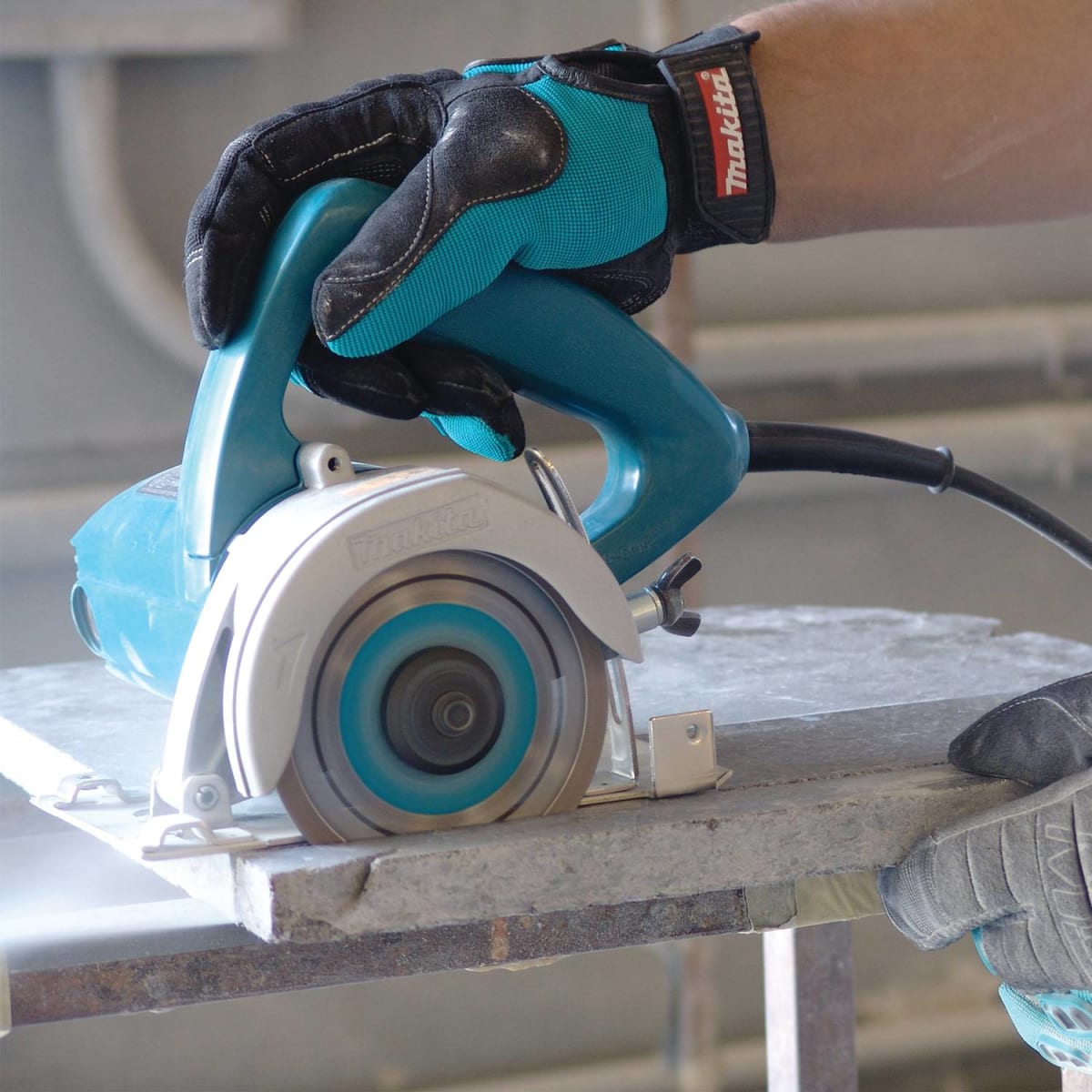 CORTADORA DE MARMOL MAKITA 4100NH2X 4 3/8' 1400W1