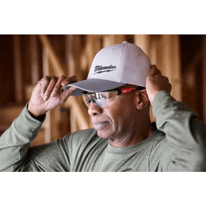Gorra ajustada gris WORKSKIN S - M MILWAUKEE / 507GSM2
